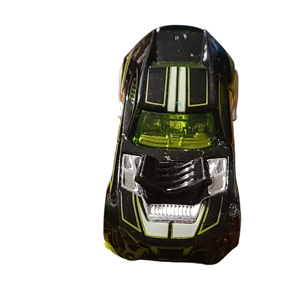 2010 Hot Wheels Twinduction Diecast Car Toy Black Green White